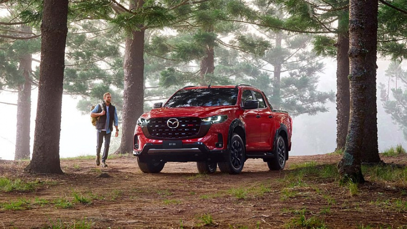 Mazda BT-50 получил рестайлинг: другая решетка радиатора и новая мультимедиа