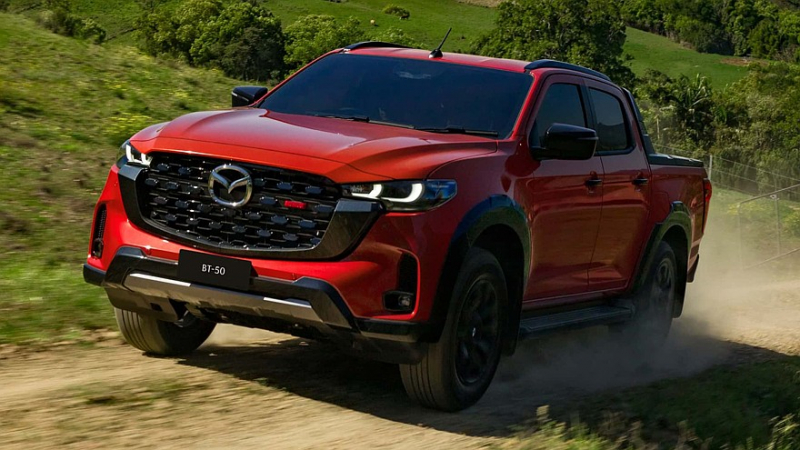 Mazda BT-50 получил рестайлинг: другая решетка радиатора и новая мультимедиа