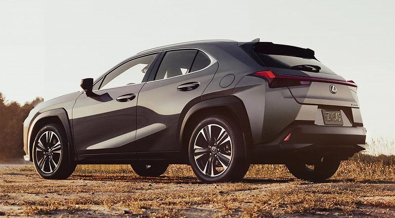 В России начали продавать Lexus UX 200 — недорого, но есть нюанс: машины 2022 года выпуска