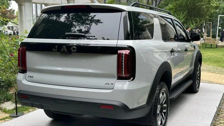 Представлен новый рамный внедорожник с корнями Toyota, копию которого будут выпускать на УАЗе. В России JAC JS9 превратится в Sollers