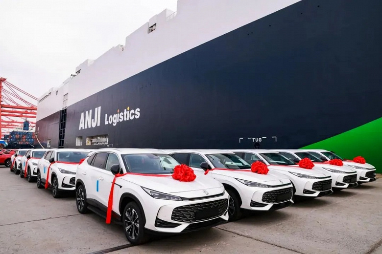 BYD побили… на море. У SAIC появилось крупнейшее в мире судно типа ро-ро для 9500 машин