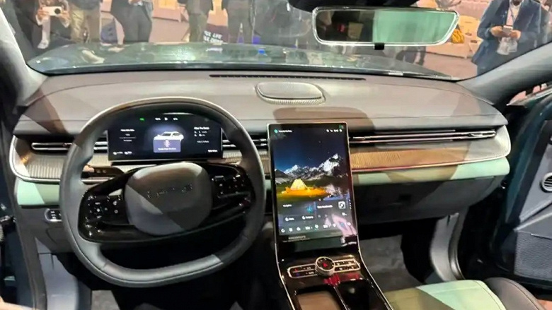 Chery копирует Geely? Салон кроссовера Lepas L8, производство которого могут наладить на европейских заводах Volkswagen, здорово напоминает салон Geely Atlas