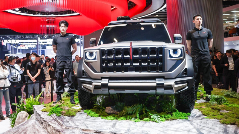 Hongqi представил новый хардкорный внедорожник. Таких он еще не выпускал
