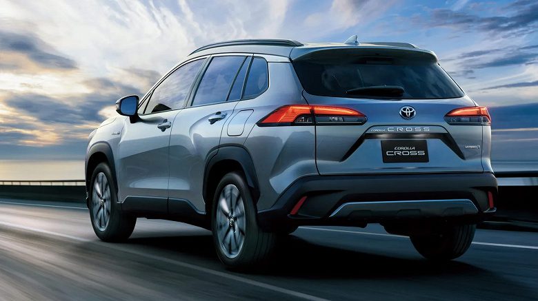 Кроссовер Toyota Corolla Cross подешевел в России до 2,18 млн рублей (а машины в наличии — от 2,65 млн рублей)