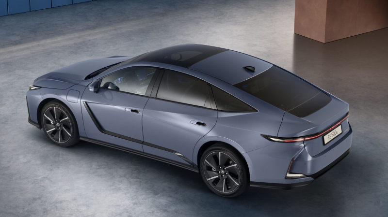 Представлен новый Lexus ES восьмого поколения. Как он изменился