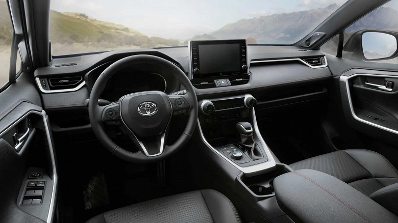 Toyota RAV4 подешевел в России: заказы принимаются от 2,7 млн рублей, полноприводная версия подешевела почти на 300 тыс. рублей за 1,5 месяца