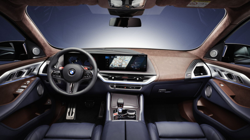 BMW обновила гибридный кроссовер XM. Что изменилось