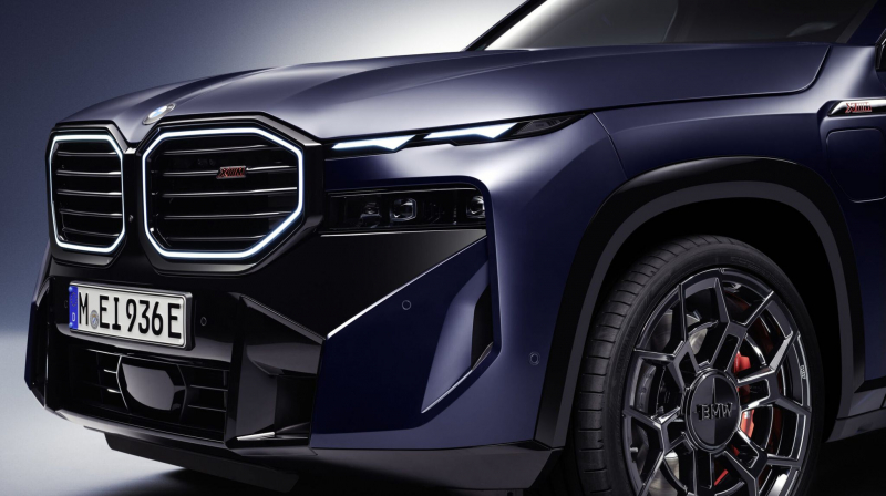 BMW обновила гибридный кроссовер XM. Что изменилось