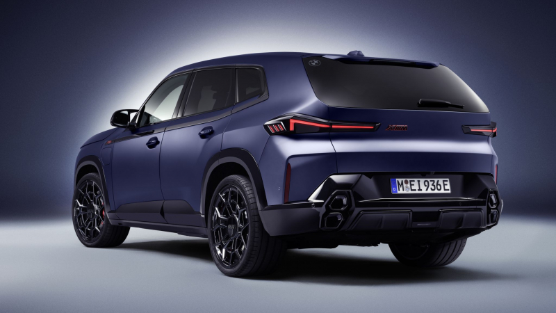 BMW обновила гибридный кроссовер XM. Что изменилось
