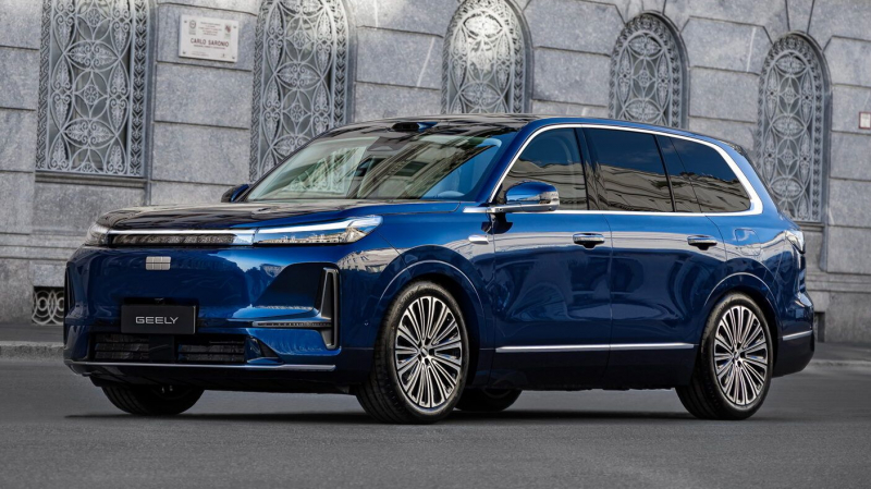 Geely представила новый флагманский кроссовер