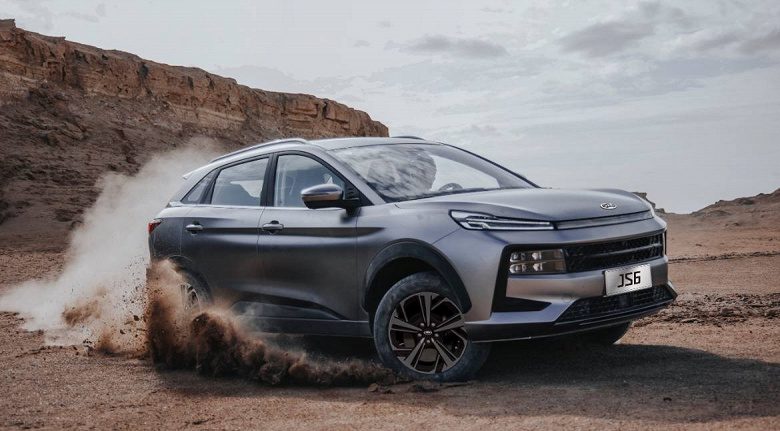 Старший брат «Москвича 3» резко подешевел до 2 млн. Флагманский кроссовер JAC JS6 в России стал доступнее на 400 тыс. рублей