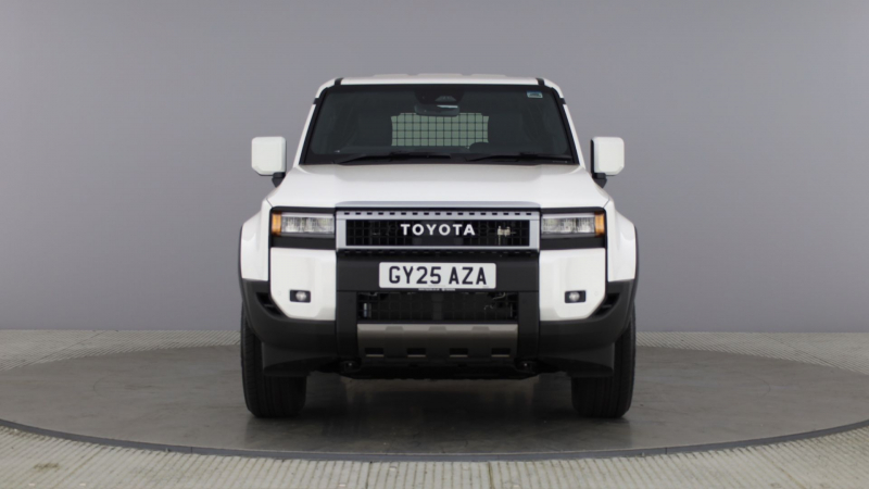 Таких «Крузаков» в России не было: представлен новый грузовой Toyota Land Cruiser