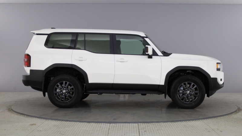 Таких «Крузаков» в России не было: представлен новый грузовой Toyota Land Cruiser