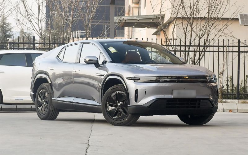 «Москвич 8», новые опции Lada и повышение пошлин. Главное за неделю