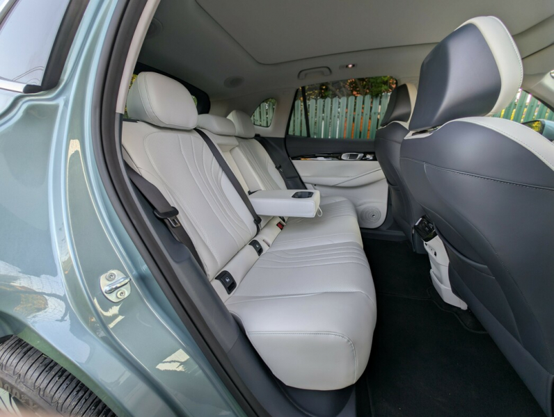 Электрическое недоразумение: тест-драйв кроссовера Geely EX5