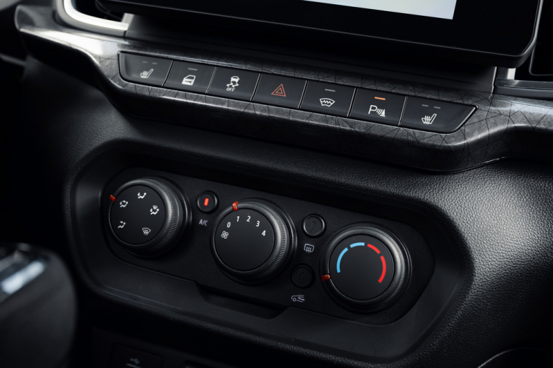 Первый тест-драйв LADA Iskra: удалось ли АВТОВАЗу высечь искру