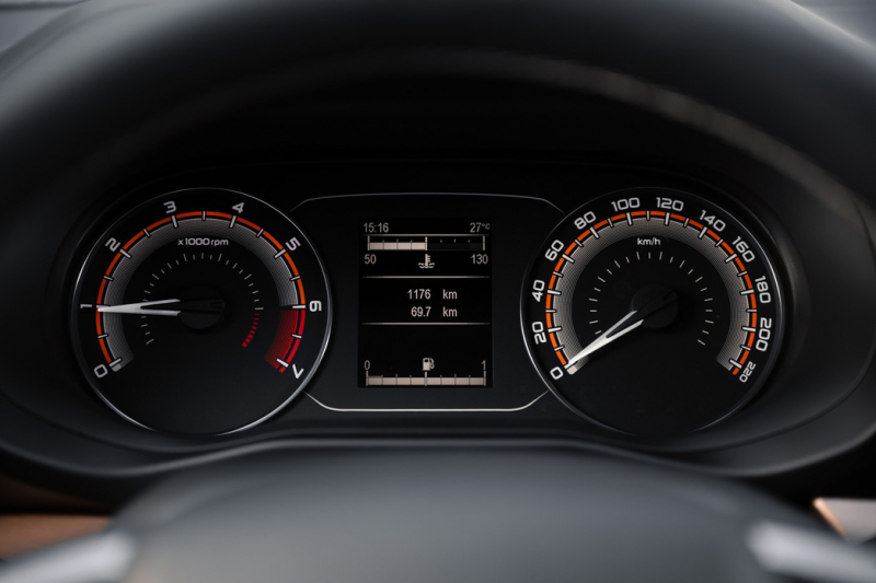 Первый тест-драйв LADA Iskra: удалось ли АВТОВАЗу высечь искру