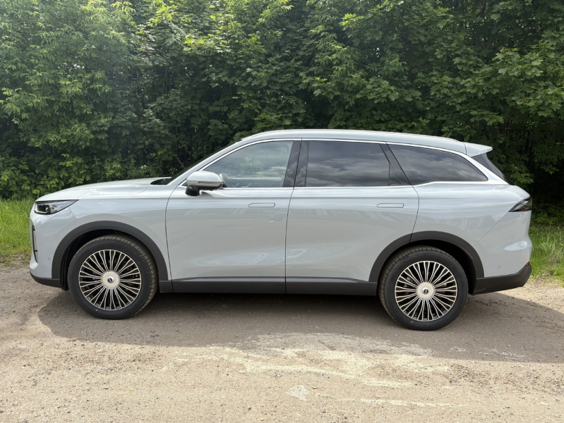 Скромняга, способный удивить: тест-драйв Chery Tiggo 9