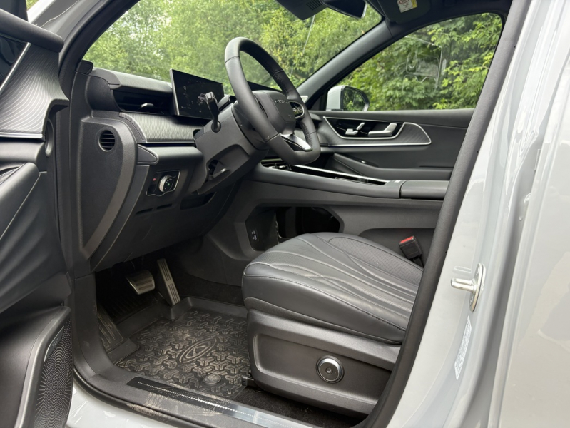 Скромняга, способный удивить: тест-драйв Chery Tiggo 9