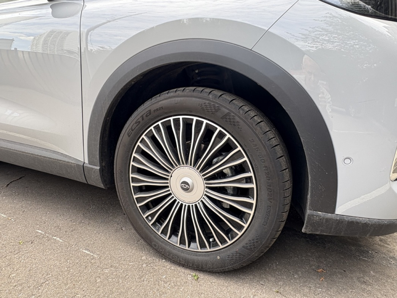 Скромняга, способный удивить: тест-драйв Chery Tiggo 9