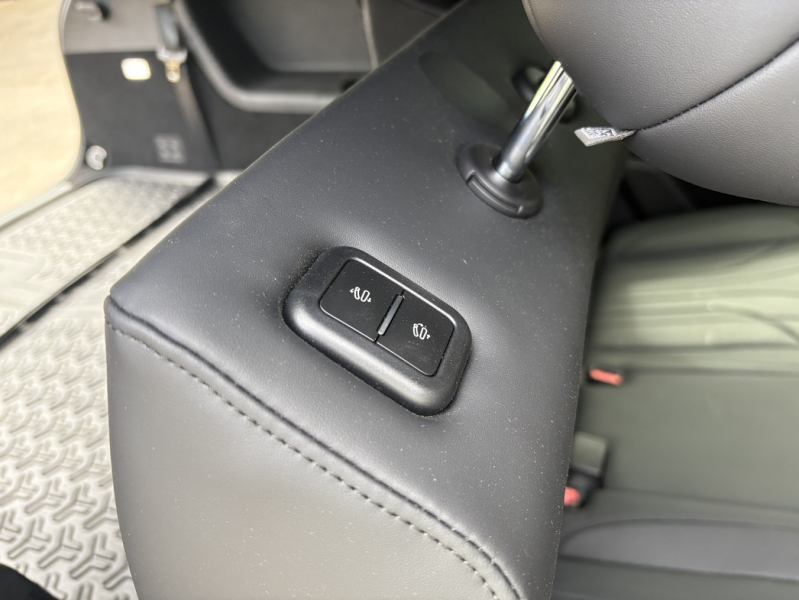 Скромняга, способный удивить: тест-драйв Chery Tiggo 9