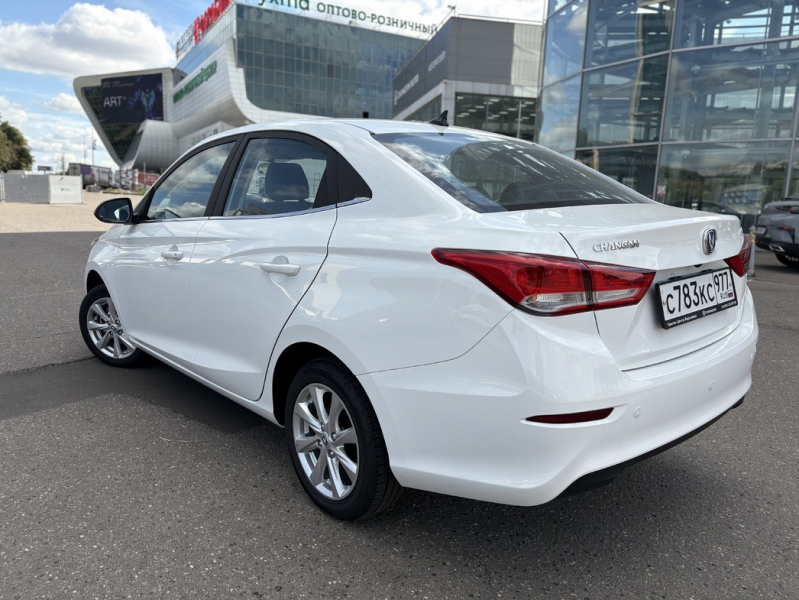 Уходящая натура: тест-драйв бюджетного седана Changan Alsvin