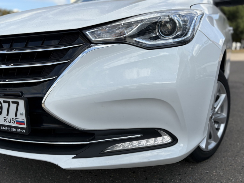 Уходящая натура: тест-драйв бюджетного седана Changan Alsvin