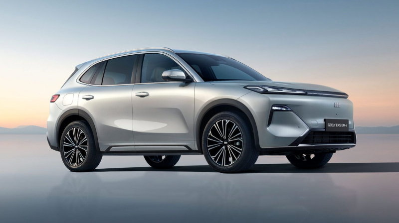 Geely представила в России первый гибридный кроссовер. Раскрыты все комплектации