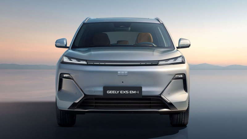 Geely представила в России первый гибридный кроссовер. Раскрыты все комплектации