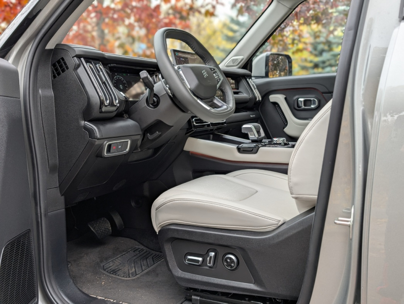 Не близнецы, но двойняшки: тест-драйв городского брутала Jetour T1