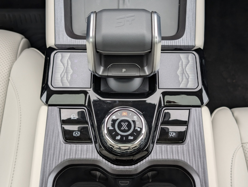 Не близнецы, но двойняшки: тест-драйв городского брутала Jetour T1