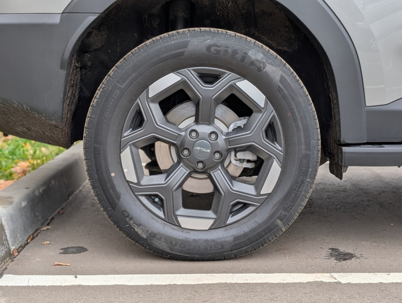 Не близнецы, но двойняшки: тест-драйв городского брутала Jetour T1