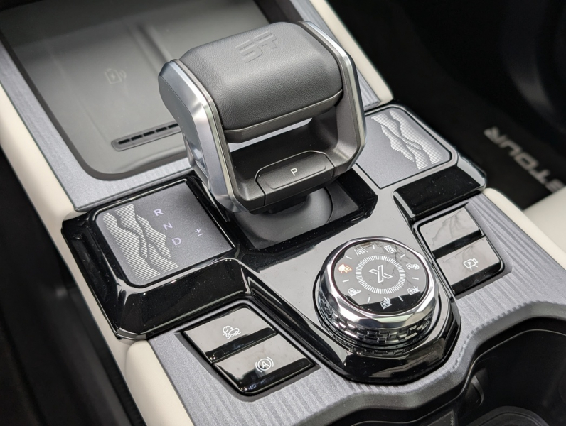 Не близнецы, но двойняшки: тест-драйв городского брутала Jetour T1