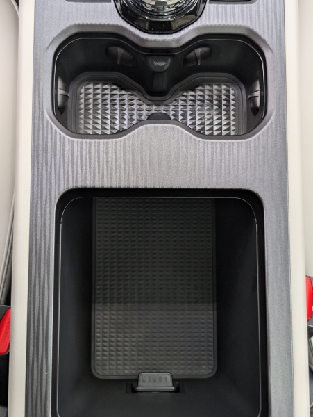 Не близнецы, но двойняшки: тест-драйв городского брутала Jetour T1