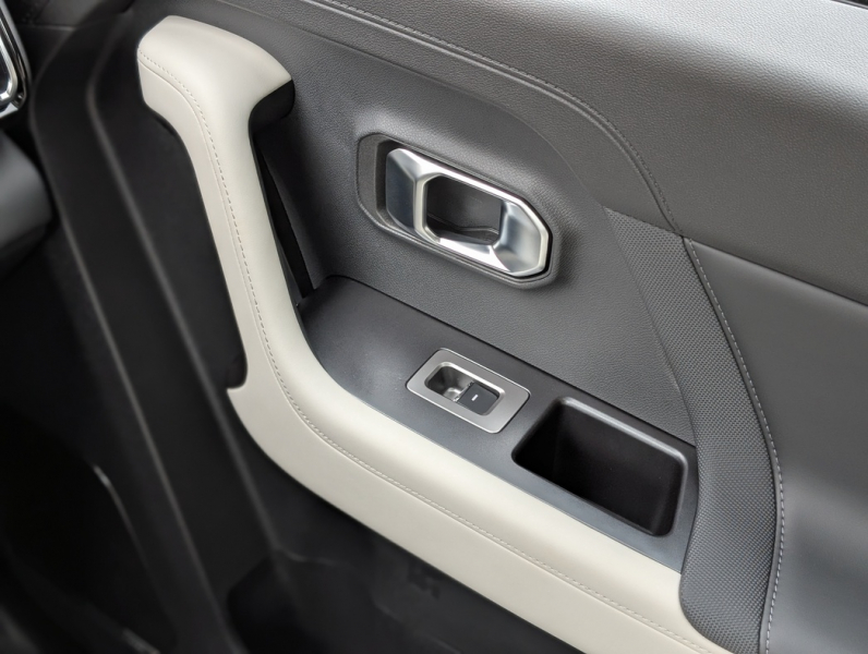 Не близнецы, но двойняшки: тест-драйв городского брутала Jetour T1