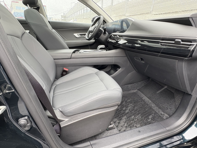 Неоклассицизм: тест-драйв кроссовера Dongfeng Huge