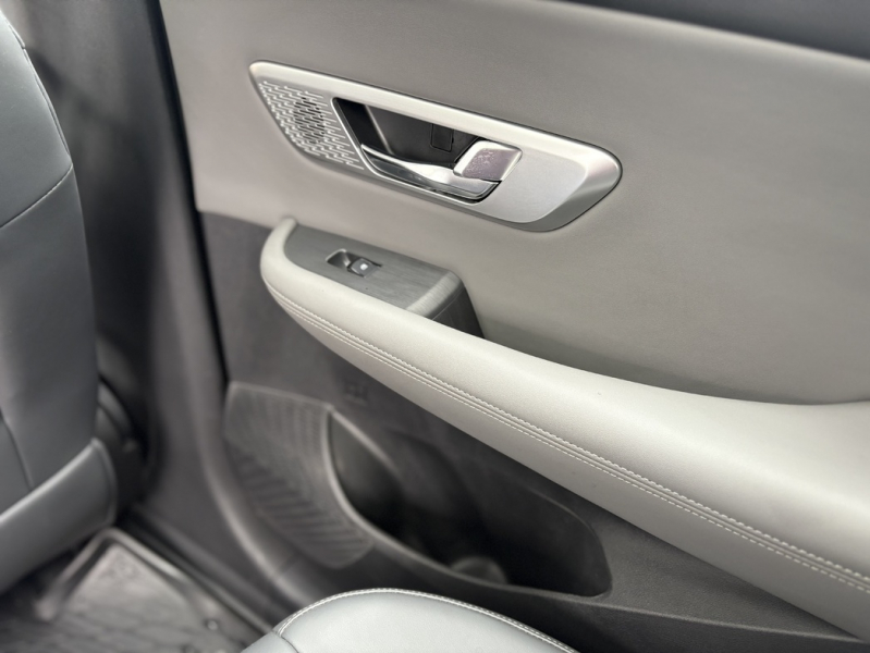 Неоклассицизм: тест-драйв кроссовера Dongfeng Huge