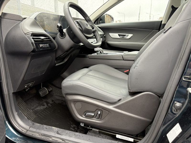 Неоклассицизм: тест-драйв кроссовера Dongfeng Huge