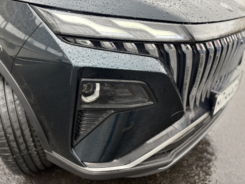 Неоклассицизм: тест-драйв кроссовера Dongfeng Huge