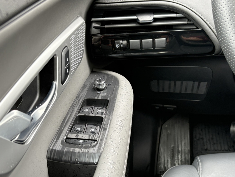 Неоклассицизм: тест-драйв кроссовера Dongfeng Huge