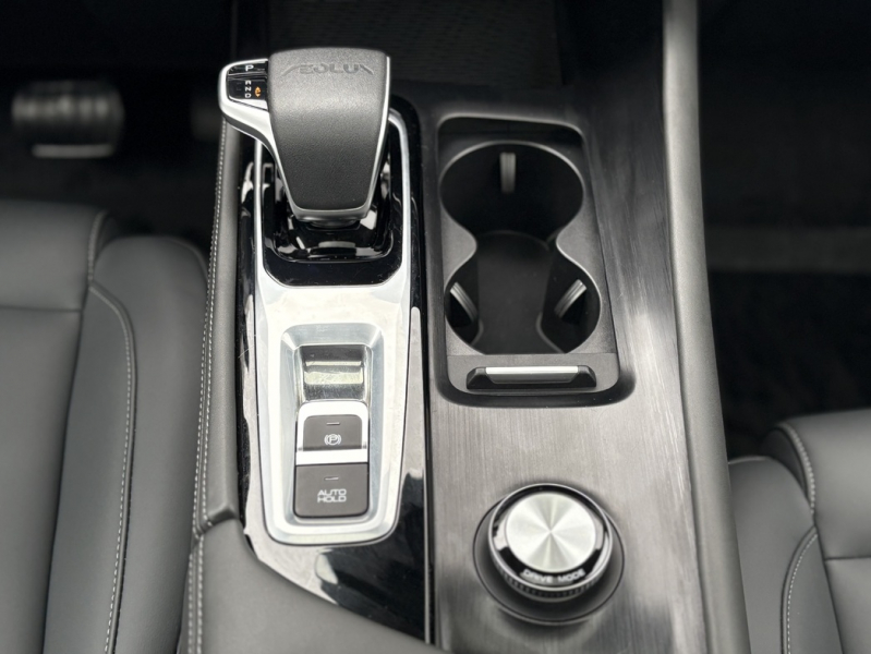 Неоклассицизм: тест-драйв кроссовера Dongfeng Huge