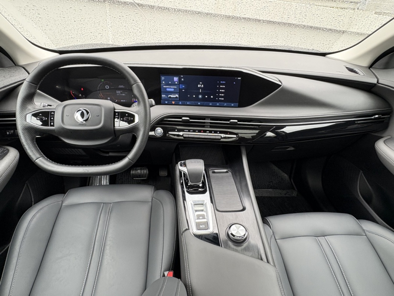 Неоклассицизм: тест-драйв кроссовера Dongfeng Huge