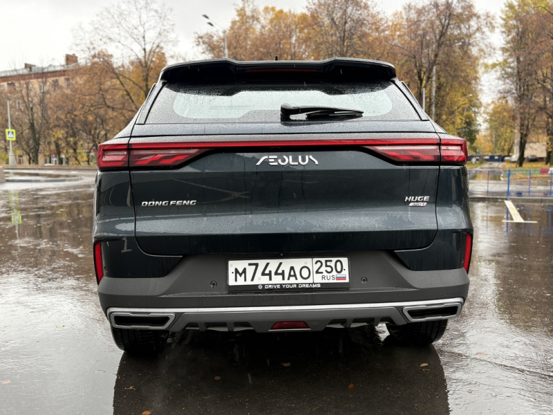 Неоклассицизм: тест-драйв кроссовера Dongfeng Huge