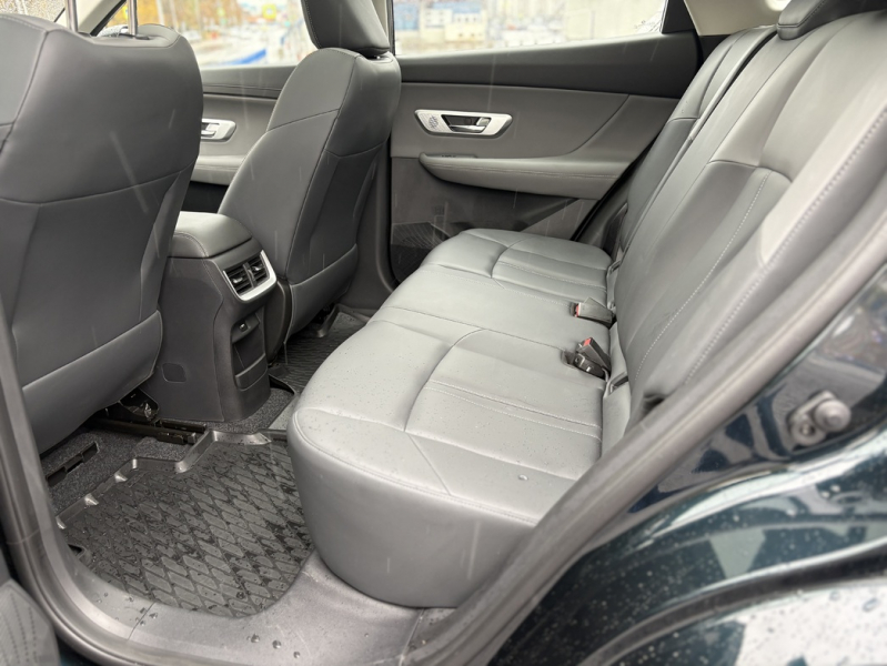 Неоклассицизм: тест-драйв кроссовера Dongfeng Huge