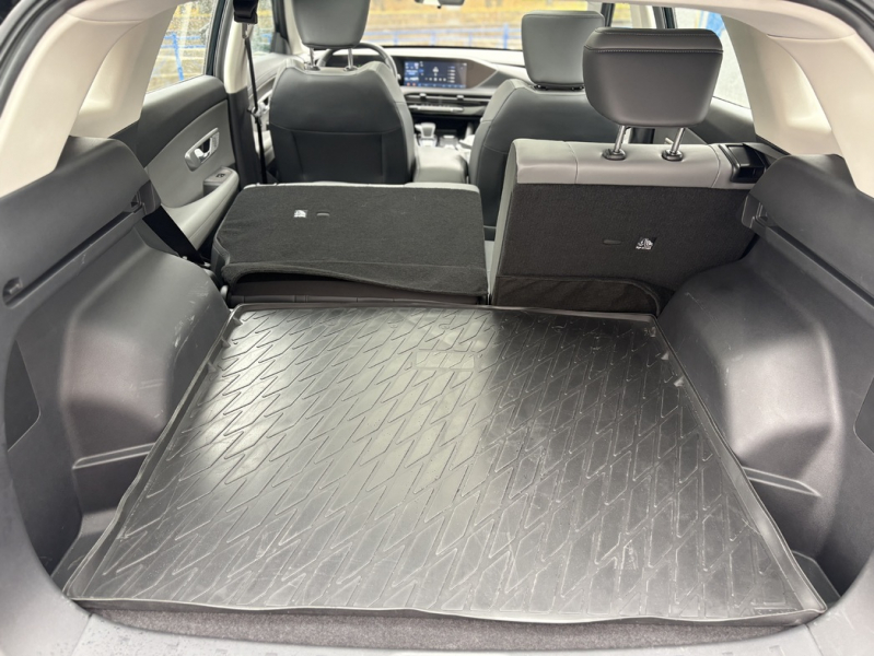 Неоклассицизм: тест-драйв кроссовера Dongfeng Huge