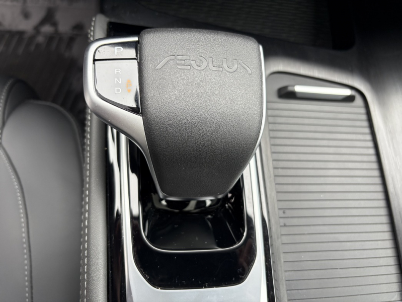 Неоклассицизм: тест-драйв кроссовера Dongfeng Huge