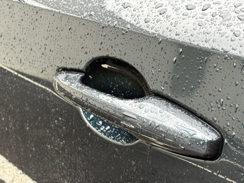 Неоклассицизм: тест-драйв кроссовера Dongfeng Huge