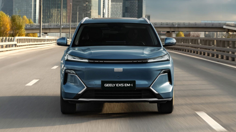 В России представлен первый гибридный кроссовер Geely: цены и комплектации