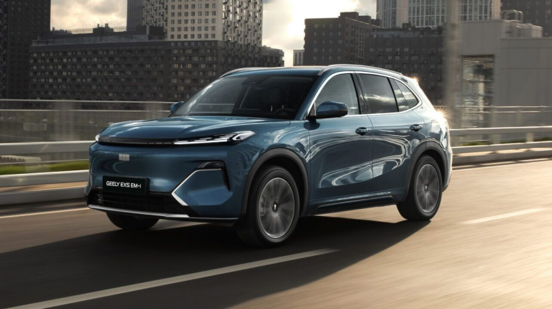 В России представлен первый гибридный кроссовер Geely: цены и комплектации