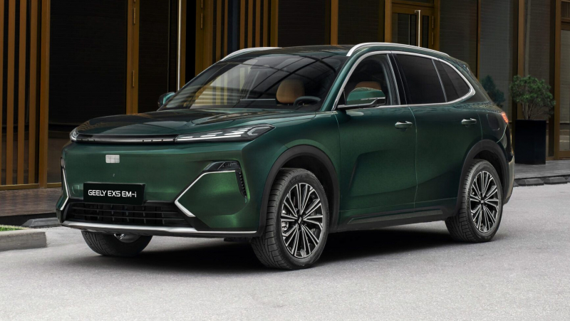 В России представлен первый гибридный кроссовер Geely: цены и комплектации